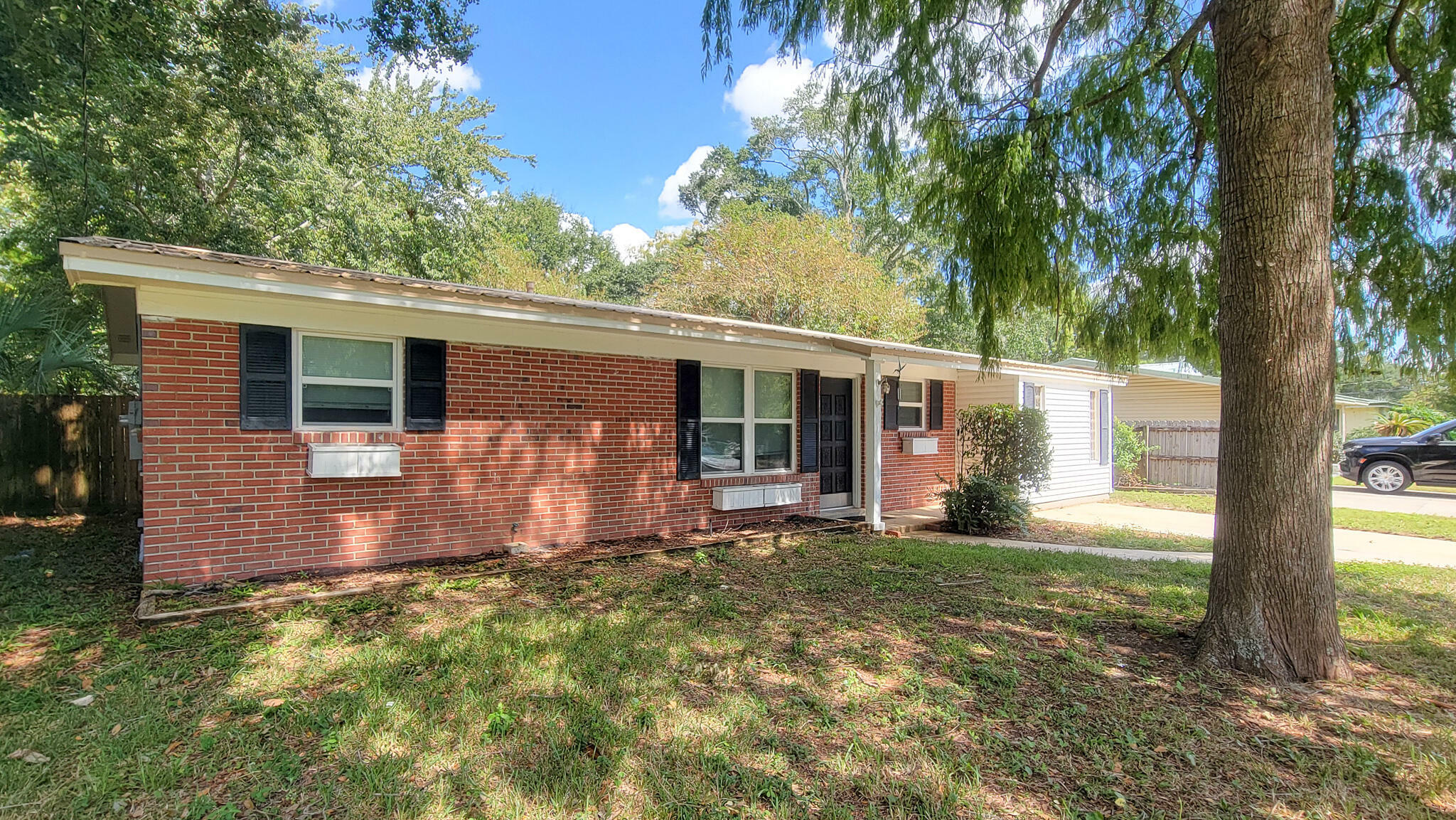 Property Photo:  224 Newcastle Drive  FL 32547 