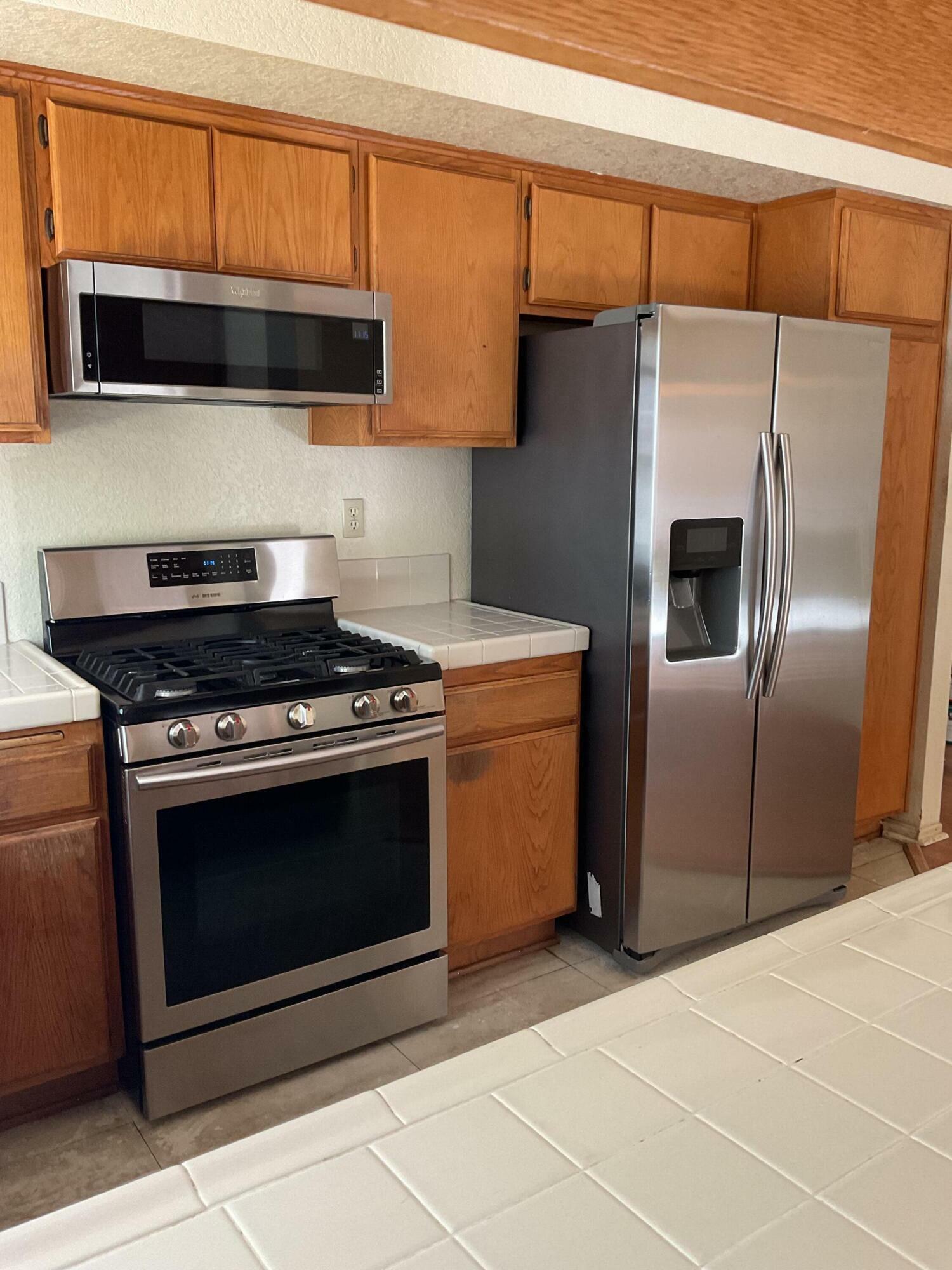 Property Photo:  1802 E Milling Street  CA 93535 