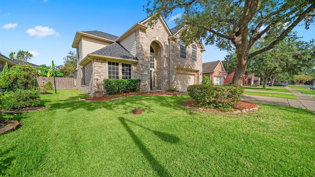 Property Photo:  207 Green Cedar Drive  TX 77573 