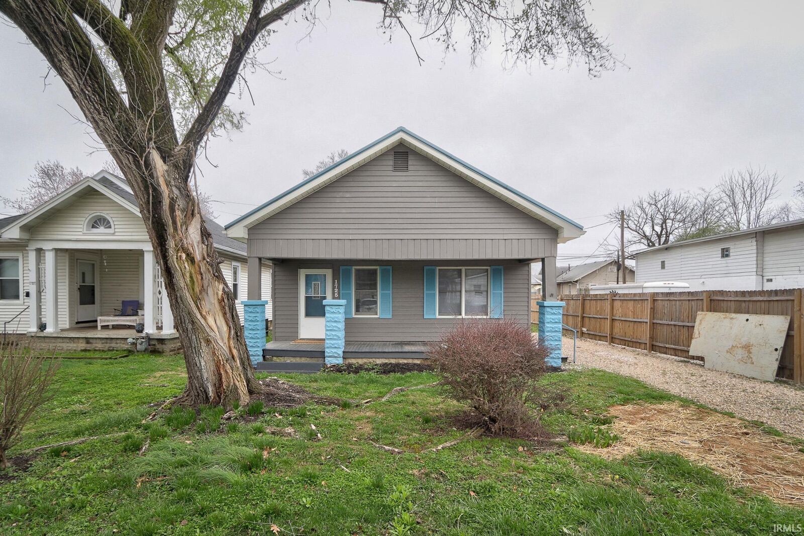 Property Photo:  1725 E Maryland Street  IN 47711-5367 