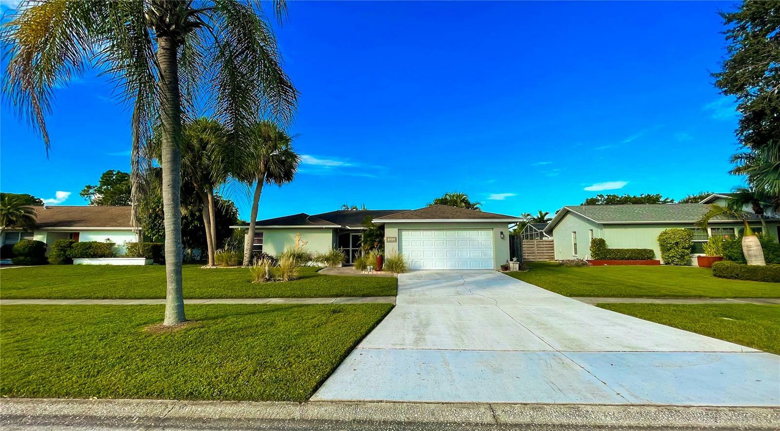 Property Photo:  1646 Oak View Drive  FL 34232 