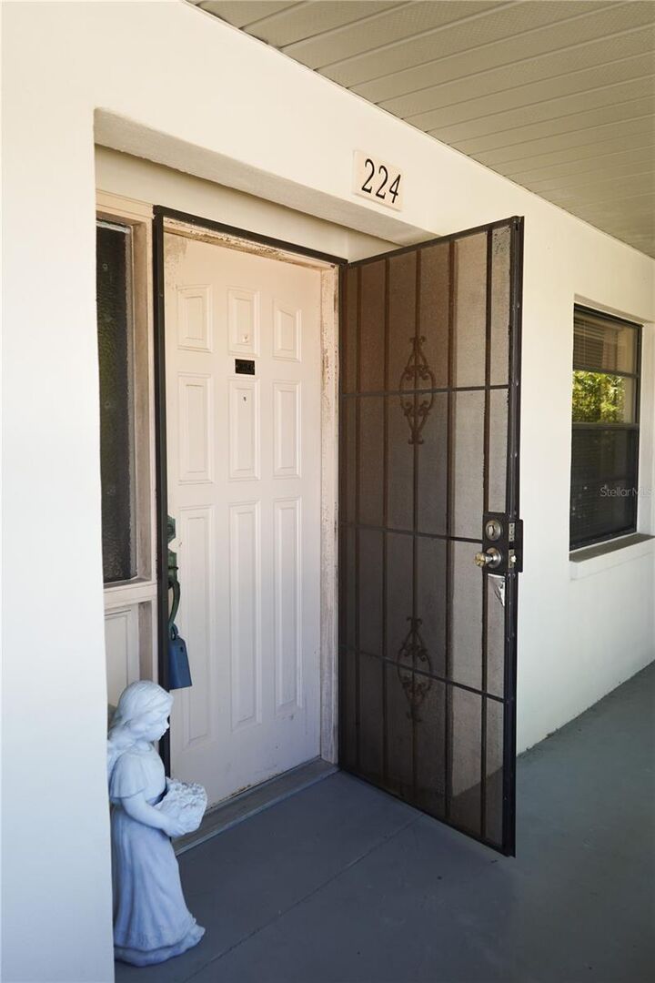 Property Photo: 1601 43rd S Street N 224 FL 33713