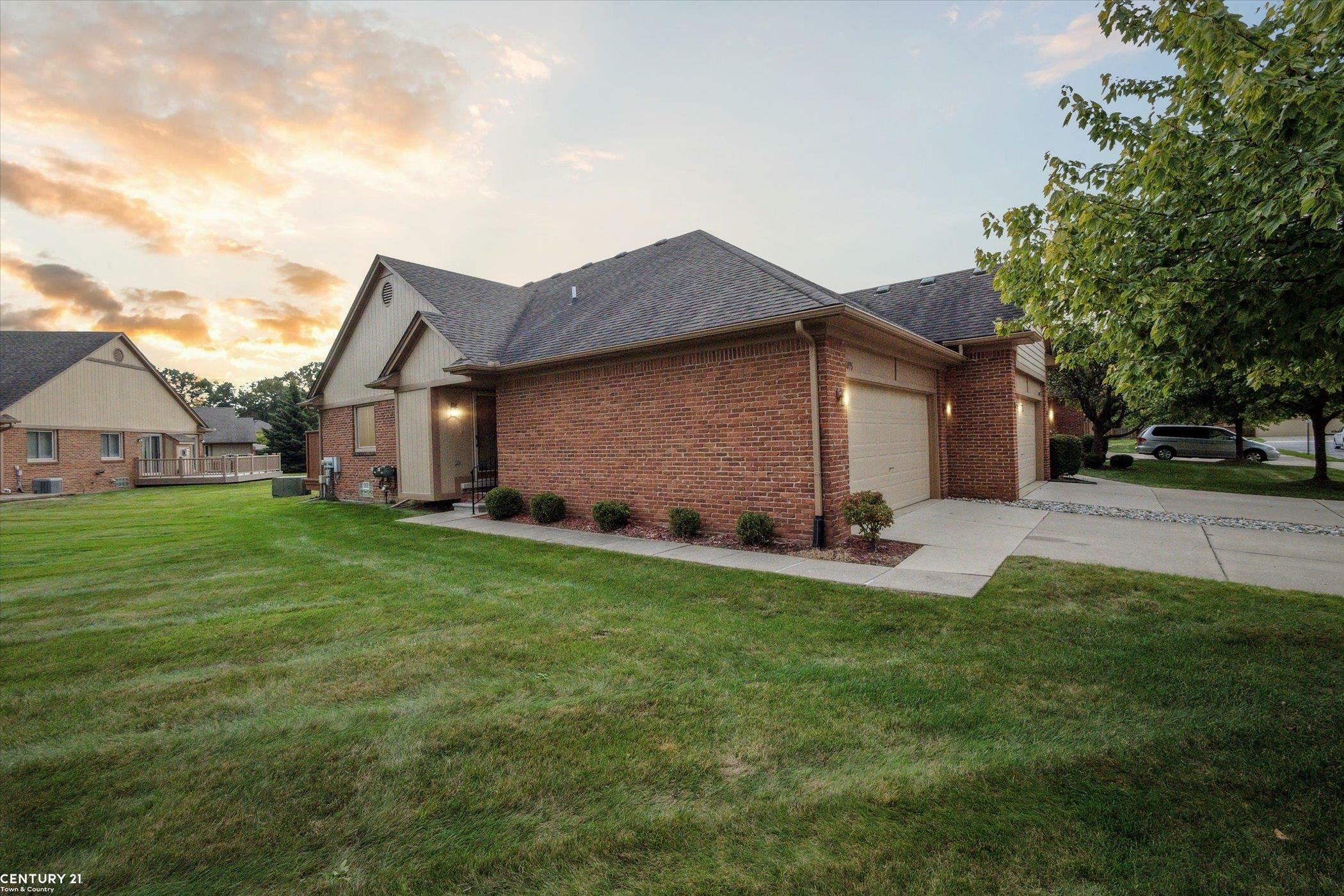 Property Photo:  16895 Country Ridge Court  MI 48044 