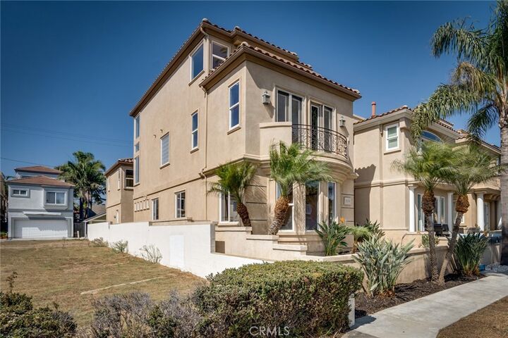 Property Photo:  309 8th Street  CA 92648 