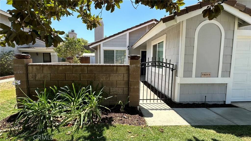 Property Photo:  39482 Oak Cliff Drive  CA 92591 