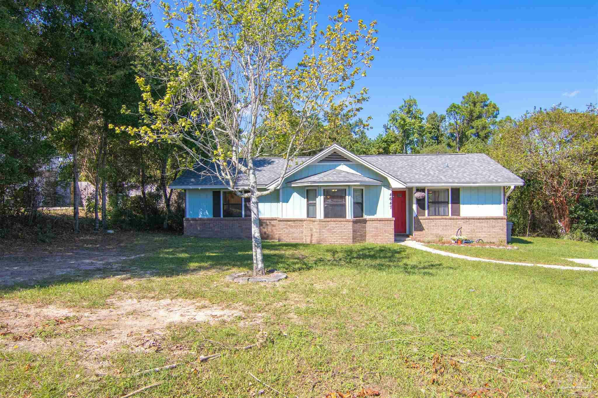 Property Photo:  4647 Tradewinds Cir  FL 32514 