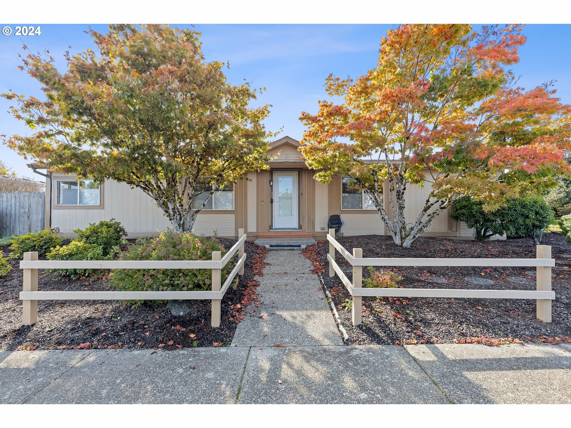 1552 NW 8th St  McMinnville OR 97128 photo