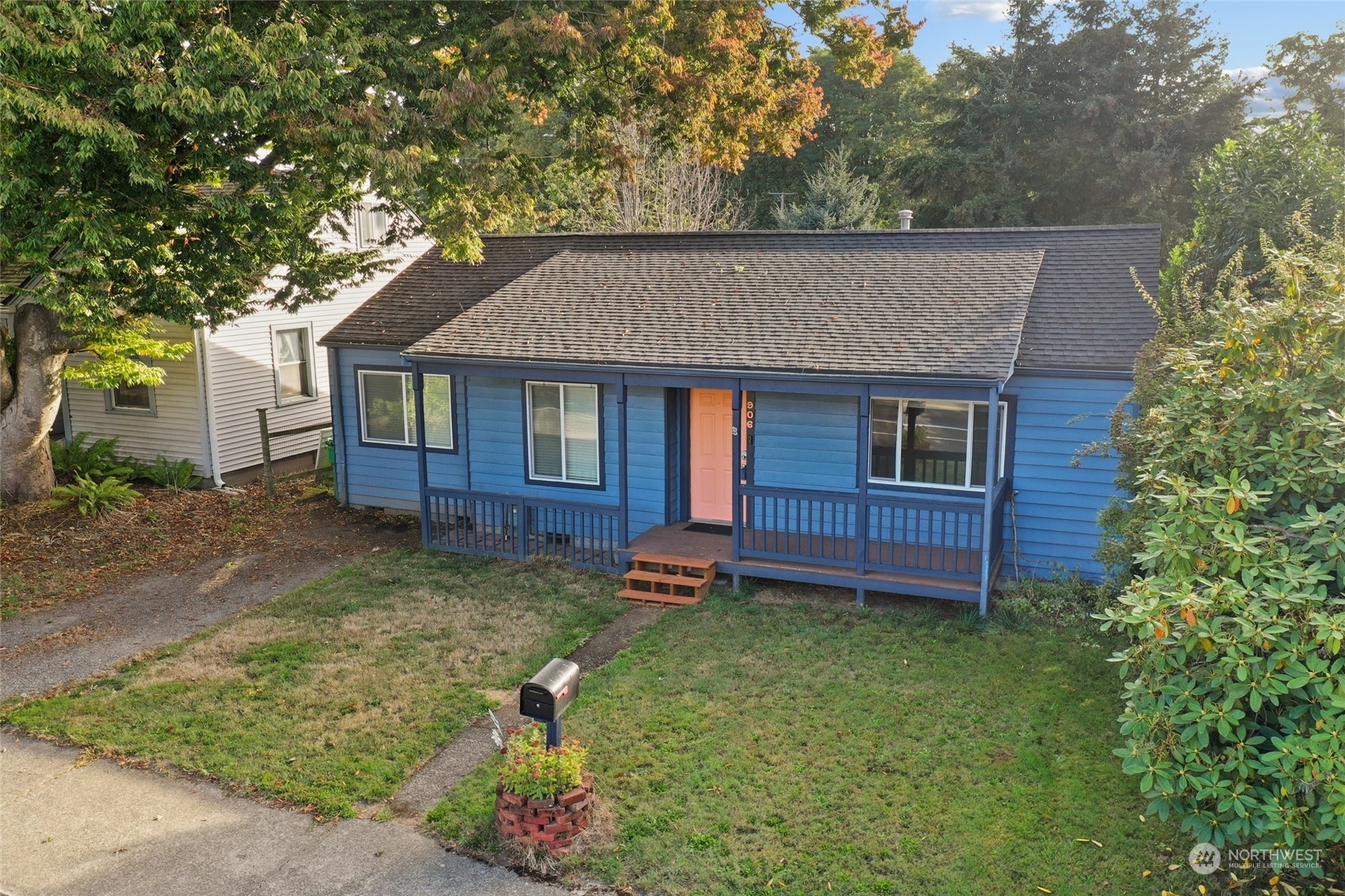 Property Photo:  906  Boulevard Road SE  WA 98501 