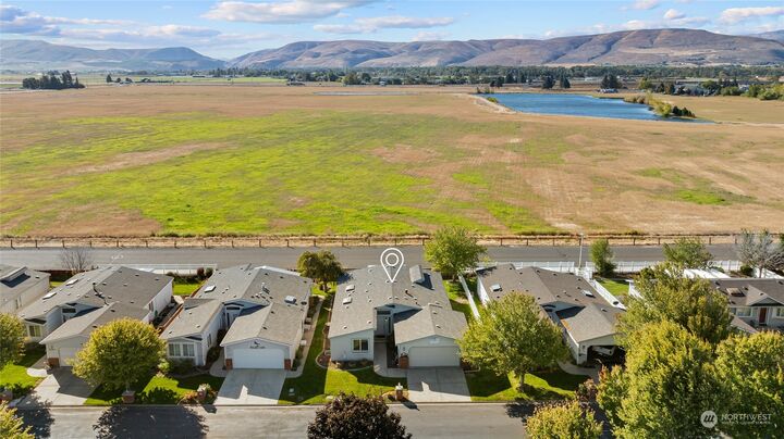 Property Photo: 1100 S Rosewood Drive 121 WA 98926