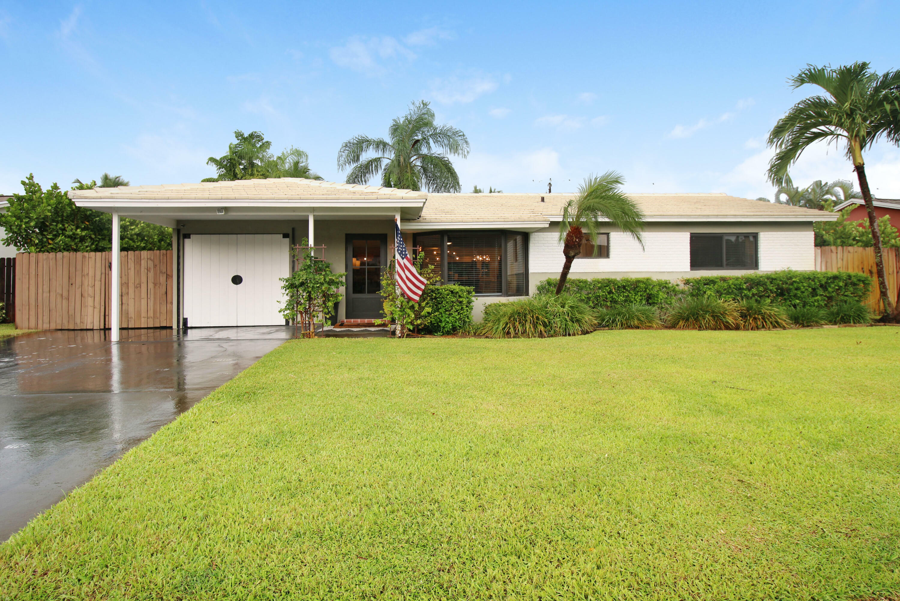 Property Photo:  165 SE 27th Court  FL 33435 