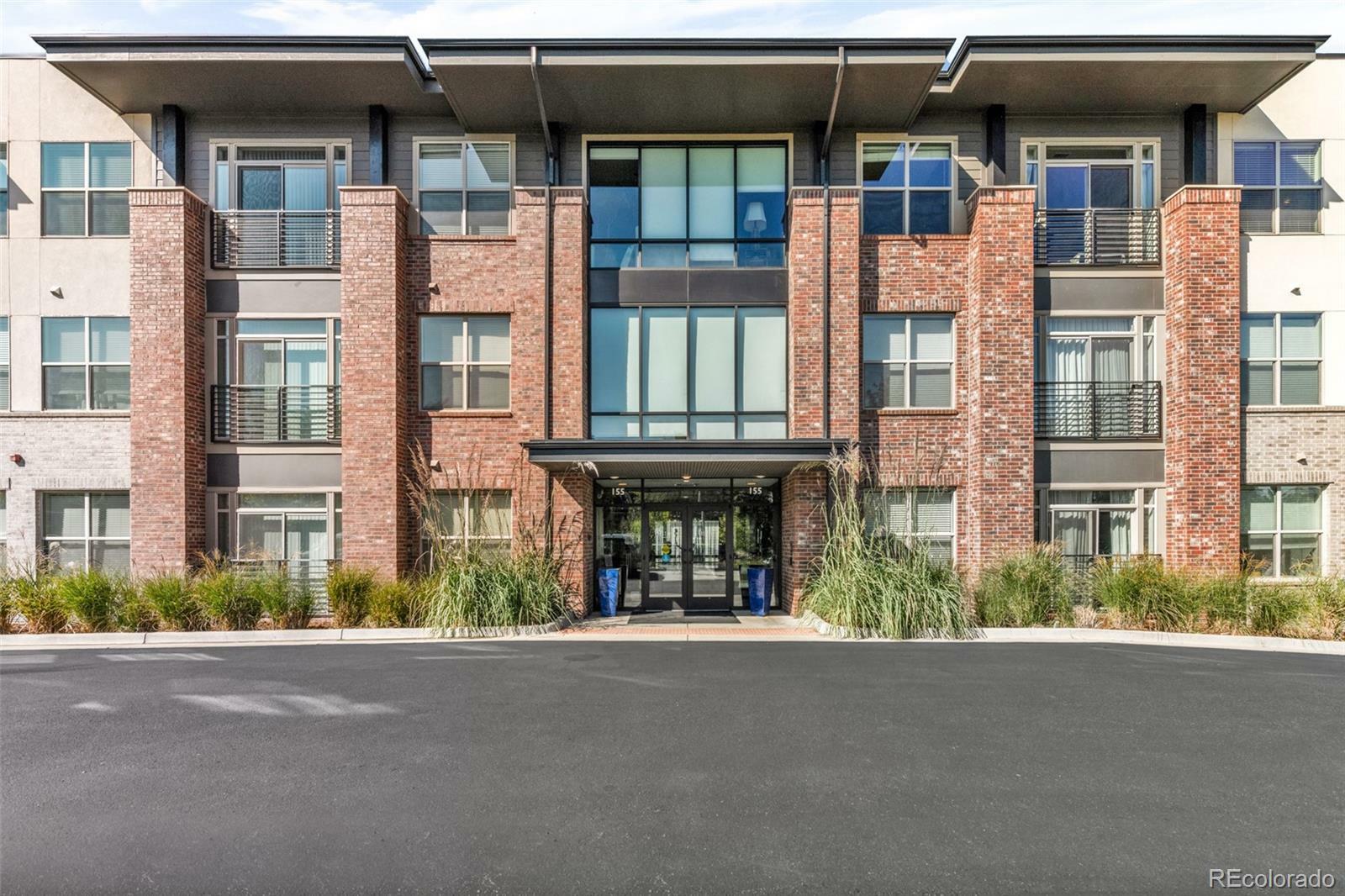 Property Photo:  155 S Monaco Parkway 302  CO 80224 