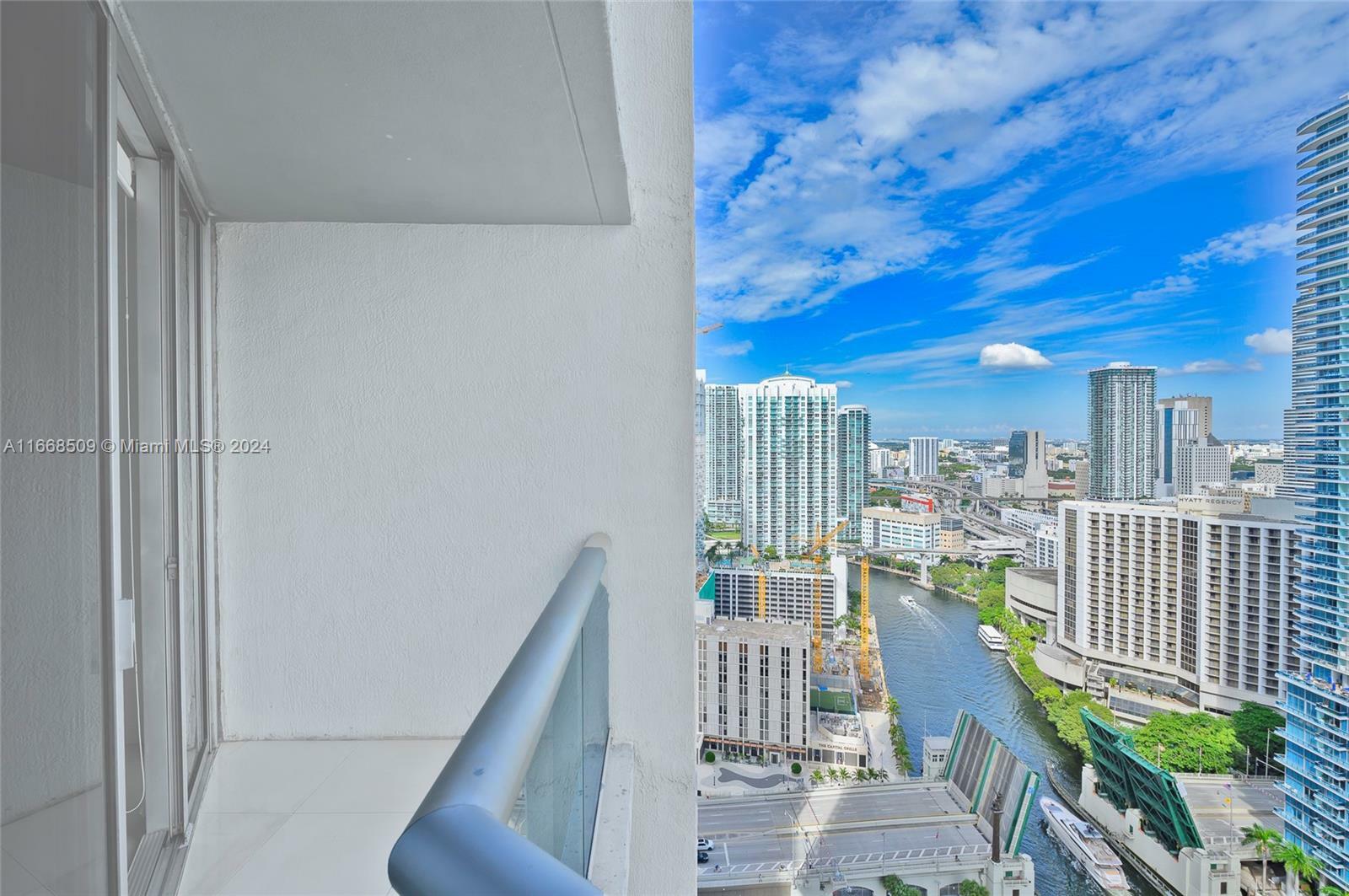 Property Photo:  475 Brickell Ave 3208  FL 33131 