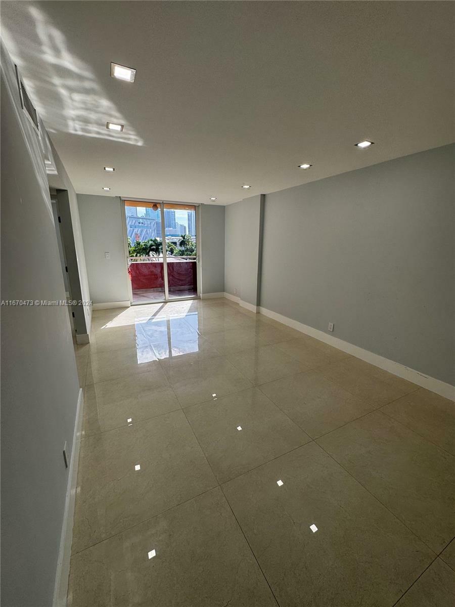 Property Photo:  501 SW 1st St 509  FL 33130 