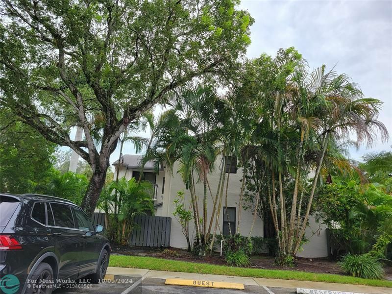 Property Photo:  3209 Cocoplum Cir  FL 33063 