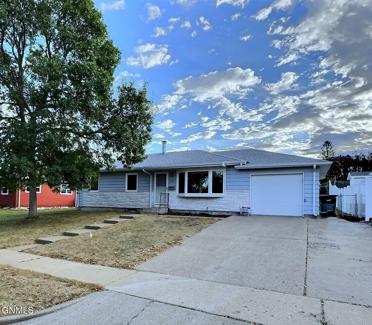 1727 Ryan Drive  Bismarck ND 58501 photo