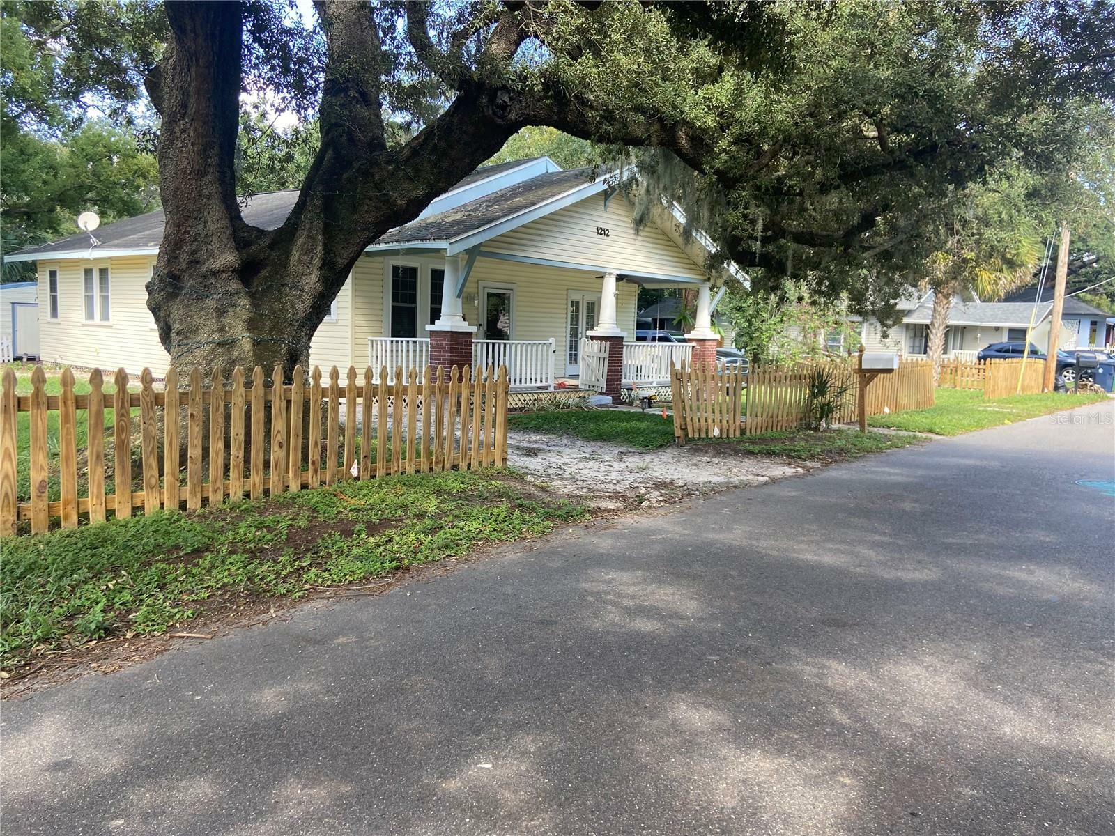 Property Photo:  1212 E Chelsea Street  FL 33603 