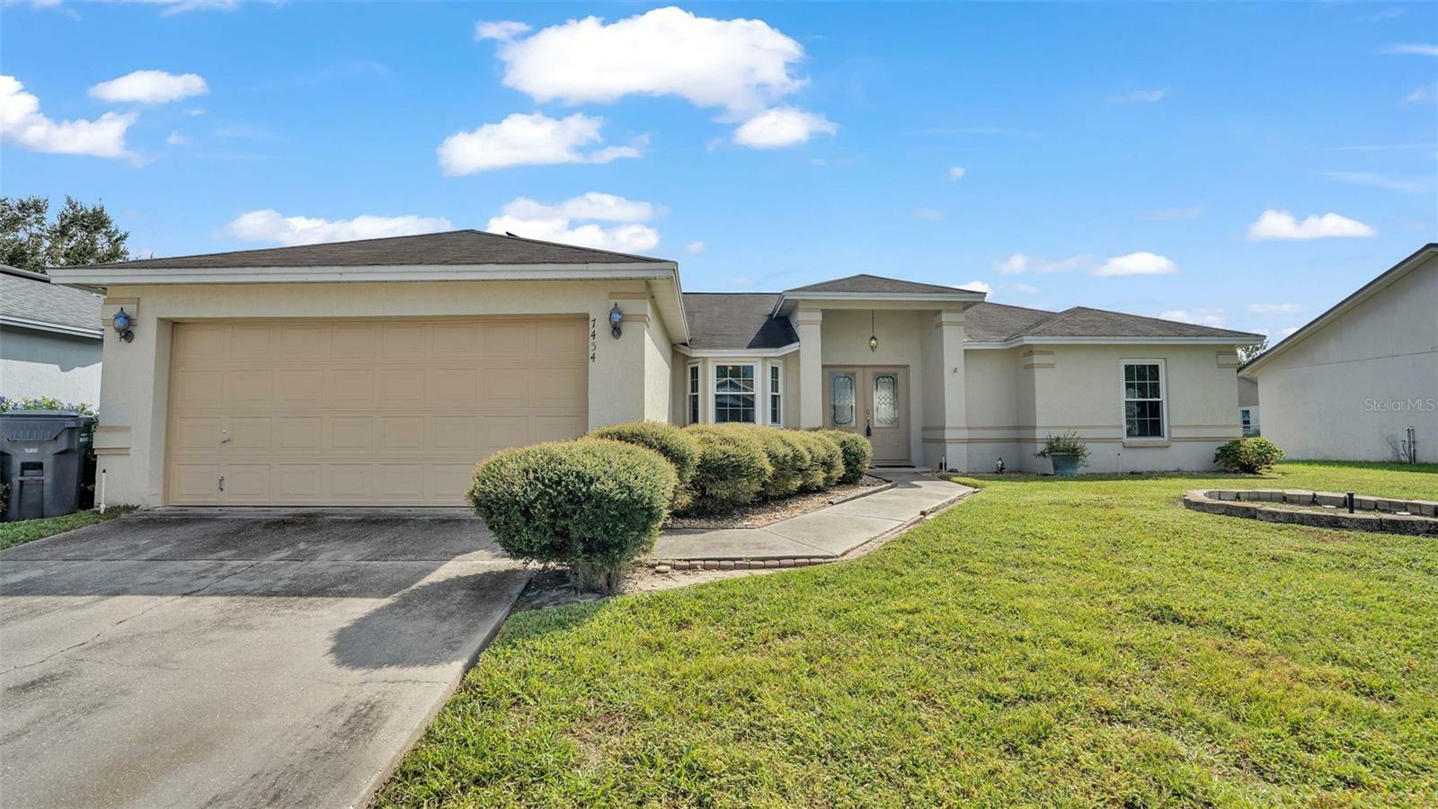 Property Photo:  7454 Briarbay Loop  FL 33810 