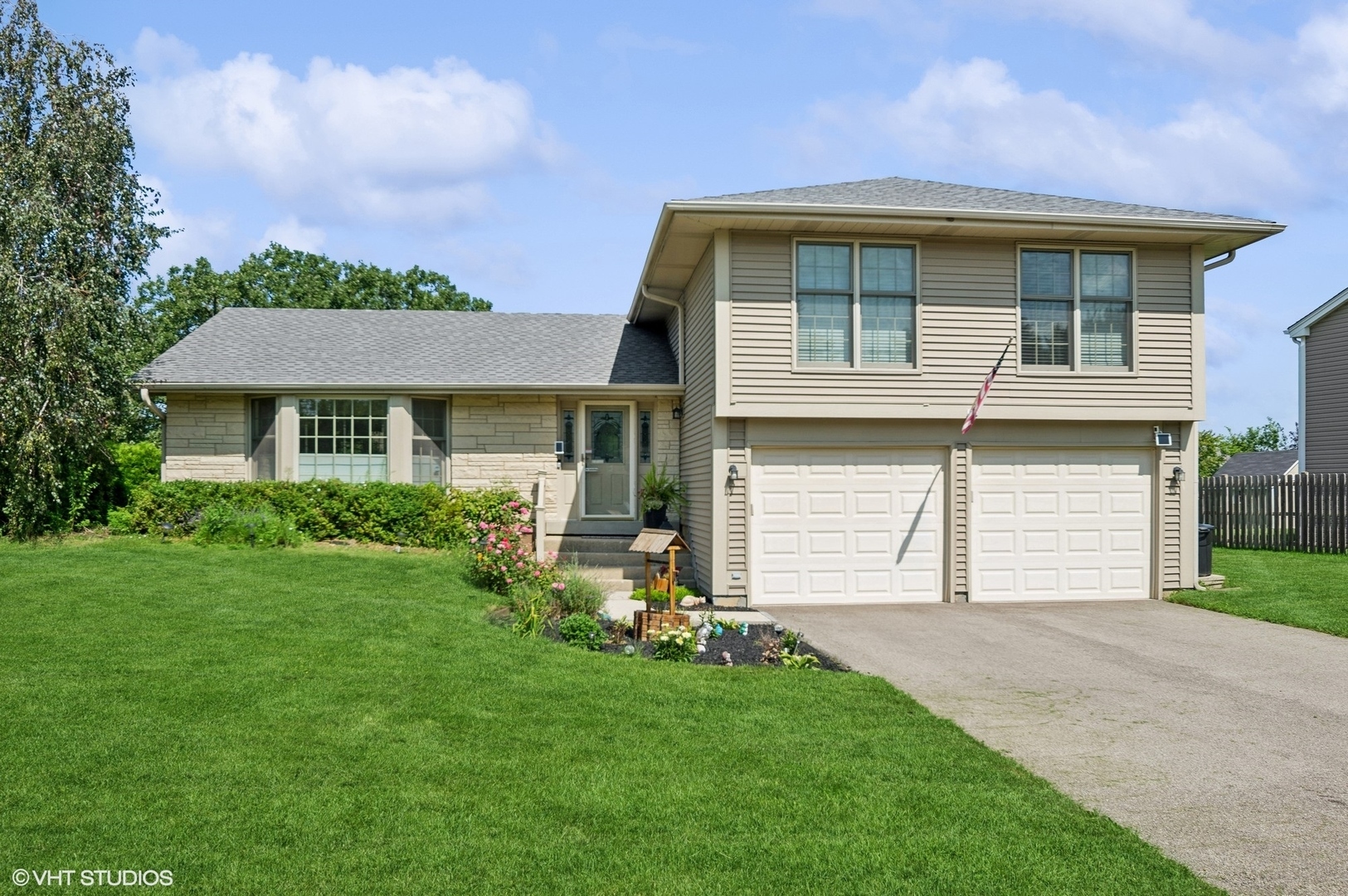 Property Photo:  1918 Manor Lane  IL 60060 