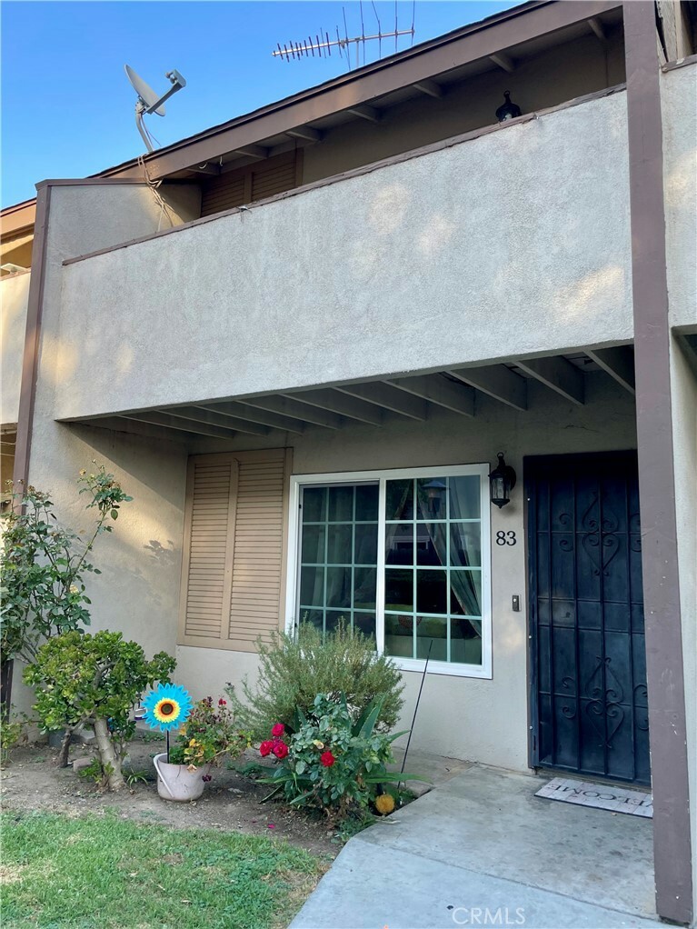 Property Photo:  521 S Lyon Street 83  CA 92701 