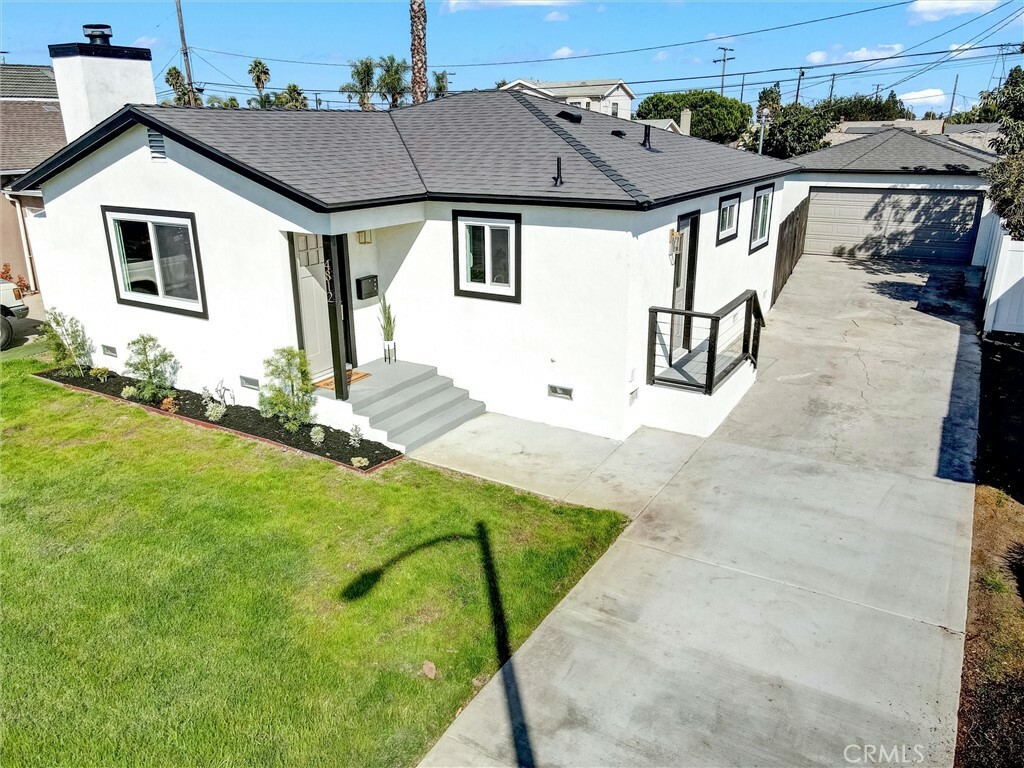 Property Photo:  4812 Gaviota Avenue  CA 90807 