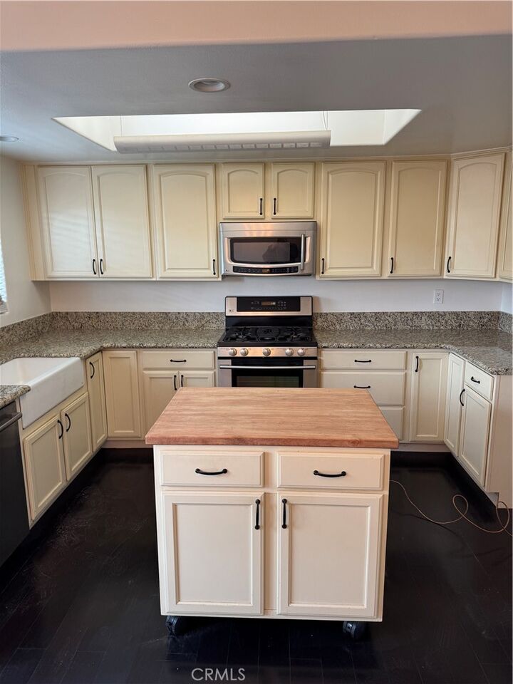 Property Photo:  13902 Yorba Street 2B  CA 92780 