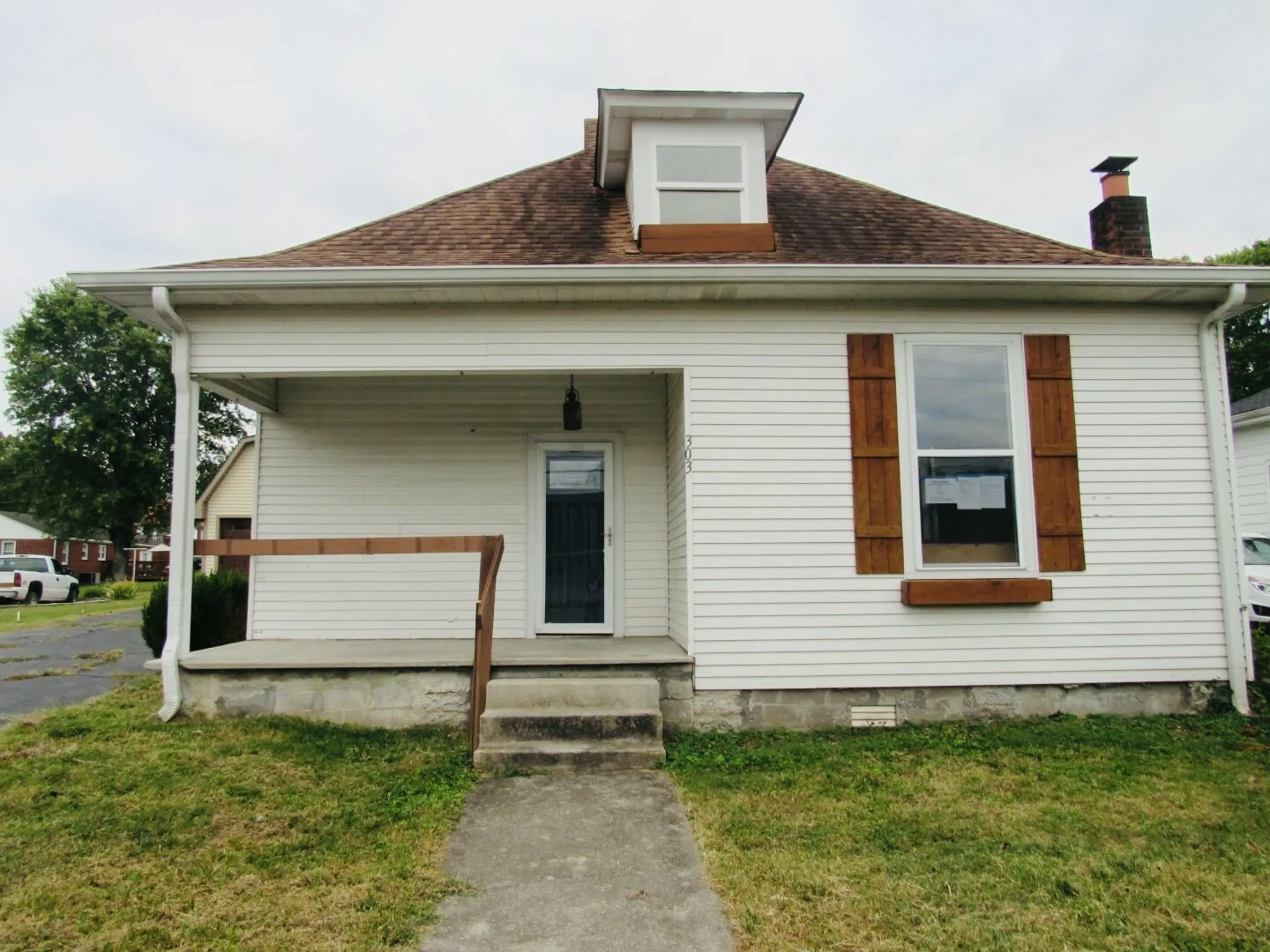 Property Photo: 303 W Main St TN 37012