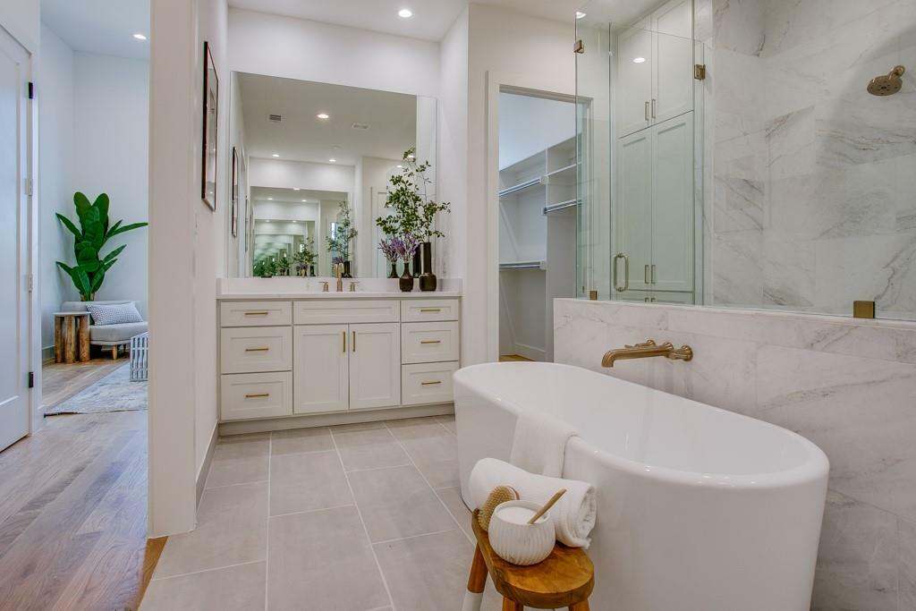 Property Photo: 805 Pavillon Street 101 TX 75204