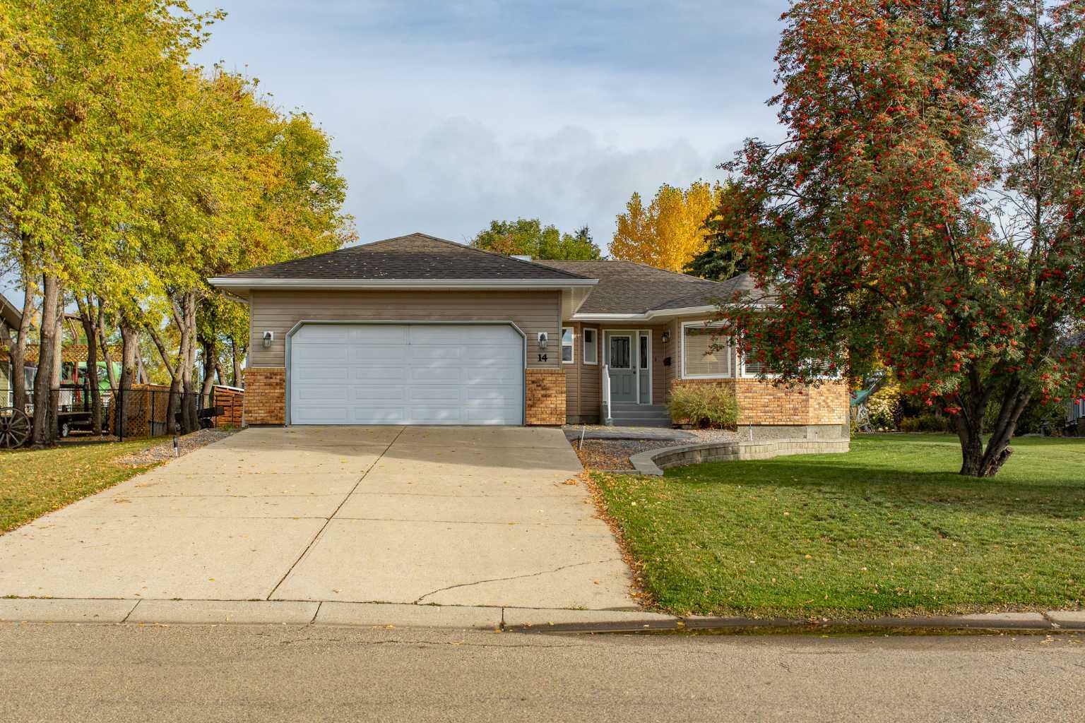 14 Pickwick Lane  Lacombe AB T4L 1T6 photo