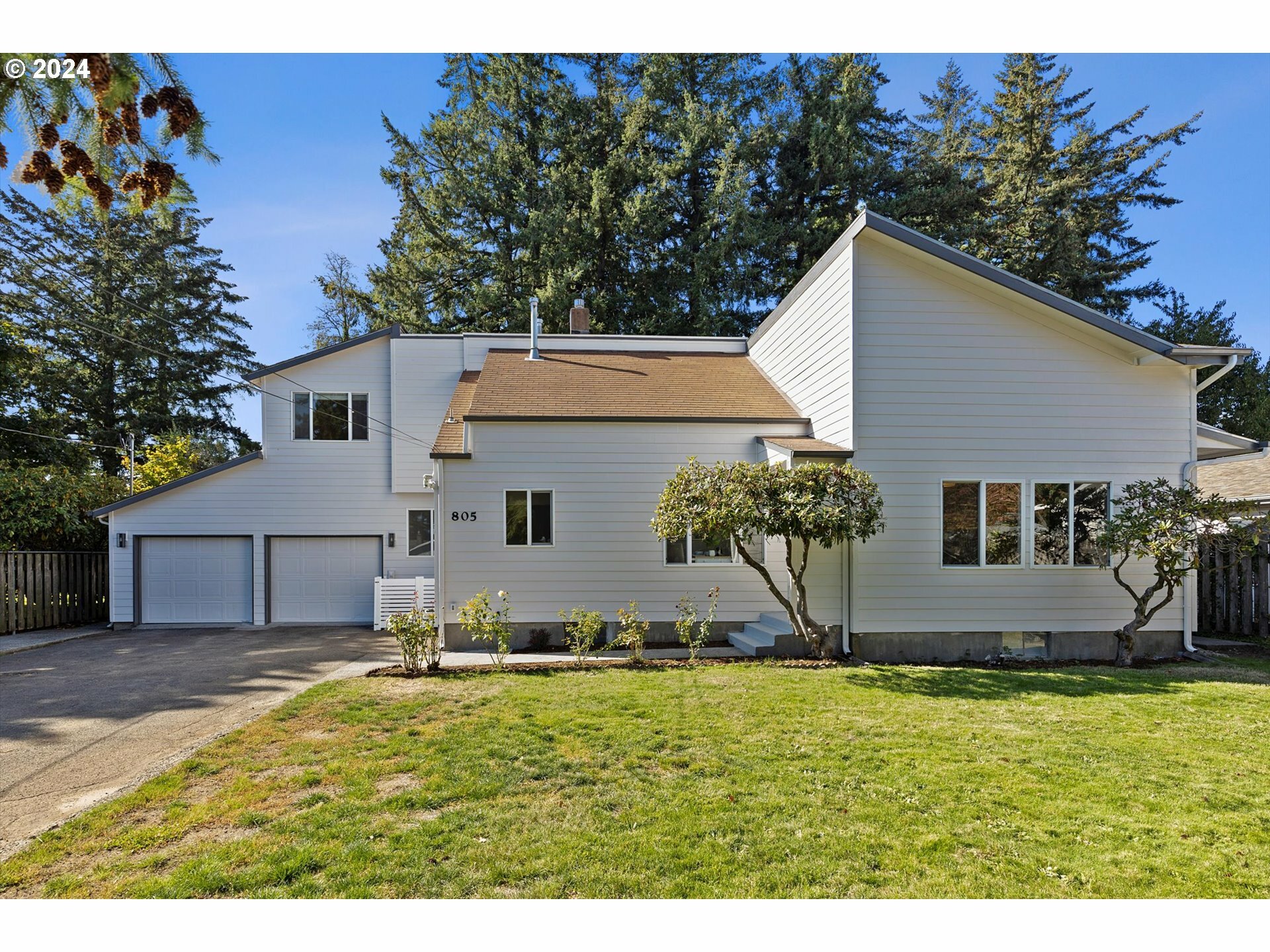 Property Photo:  805 NE 117th Ave  OR 97220 