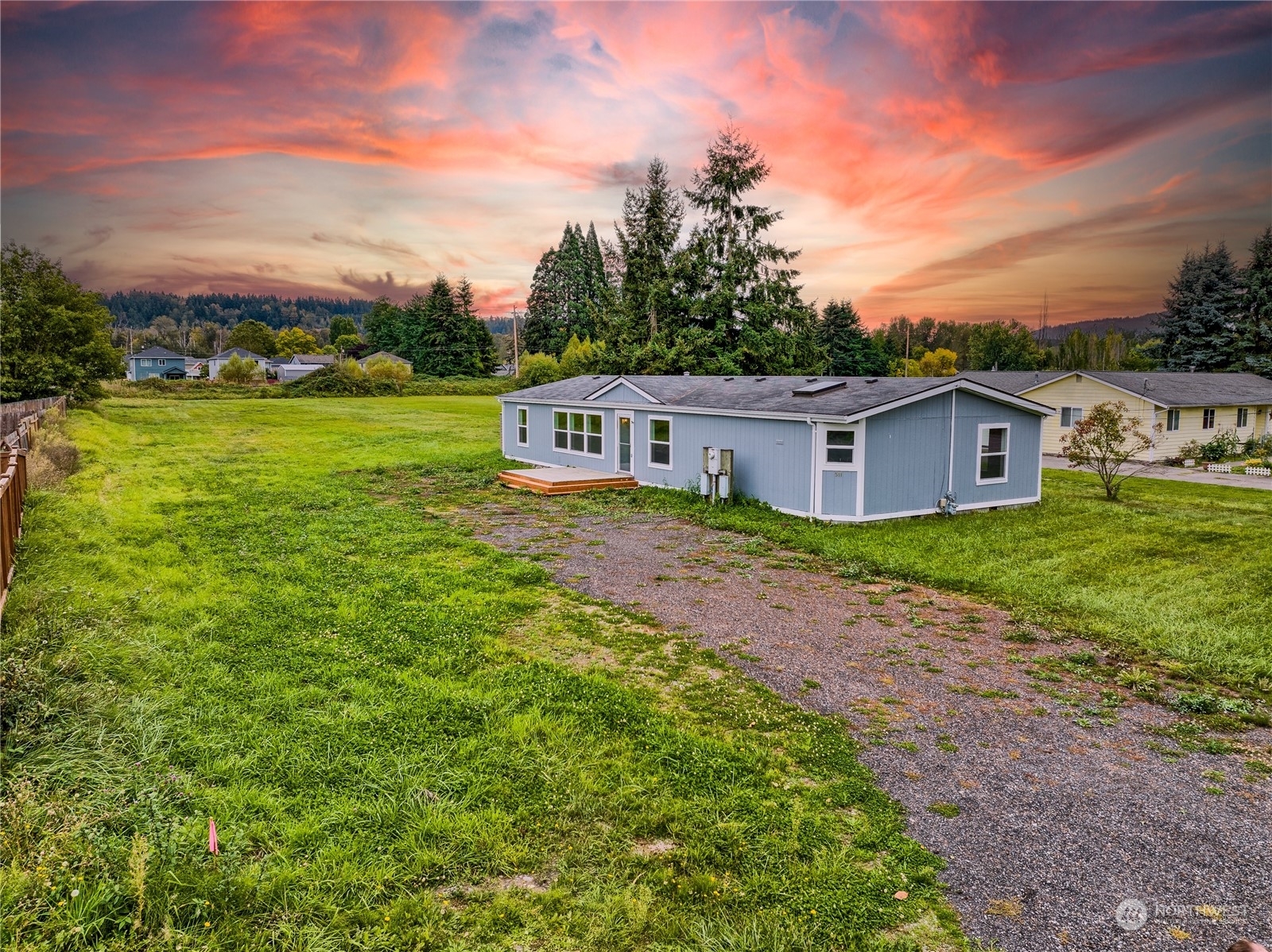 Property Photo:  511 S Valentine Avenue  WA 98047 