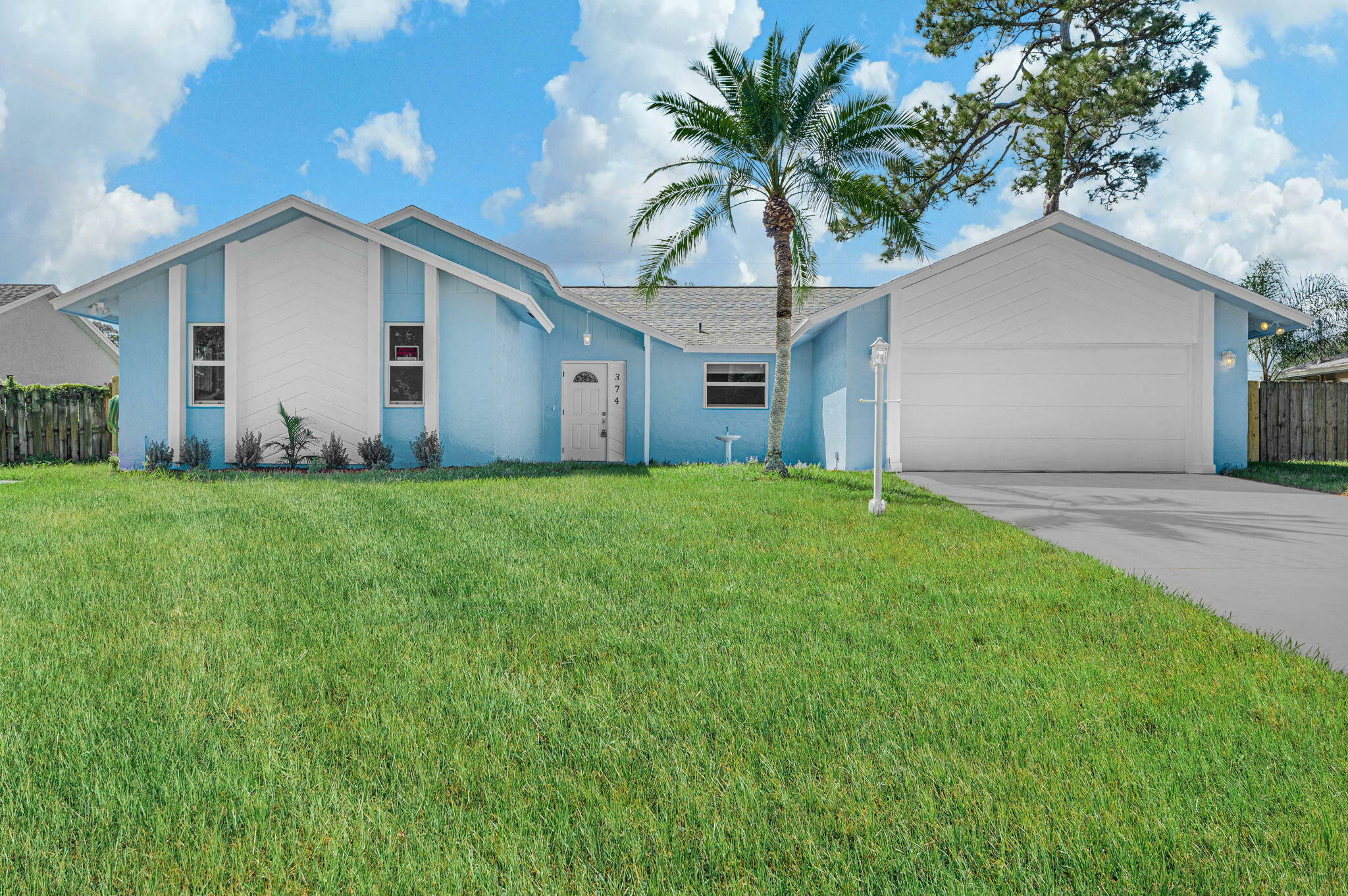 Property Photo:  374 NE Greenbriar Avenue  FL 34983 