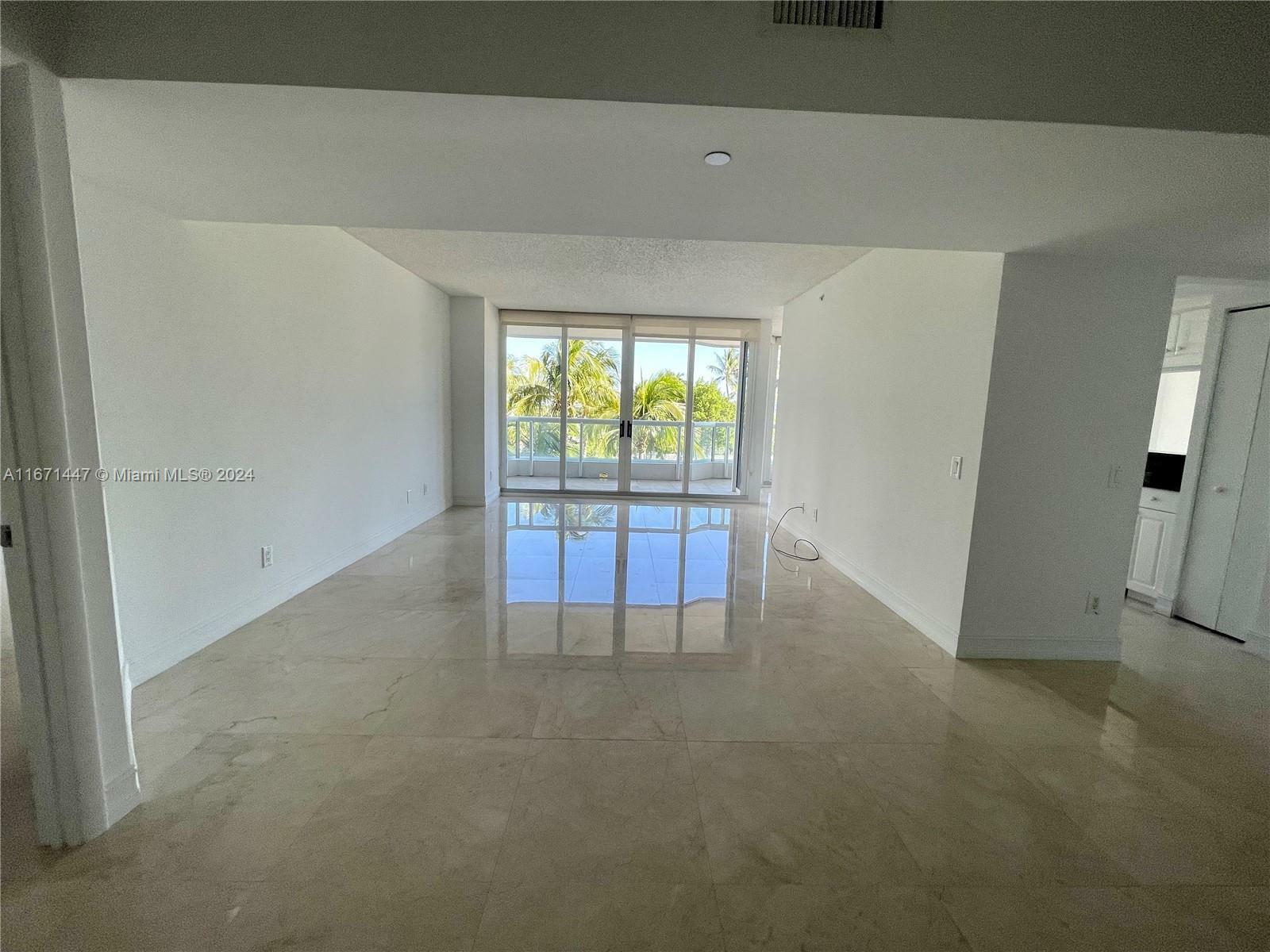 Property Photo:  21055 Yacht Club Dr 610  FL 33180 