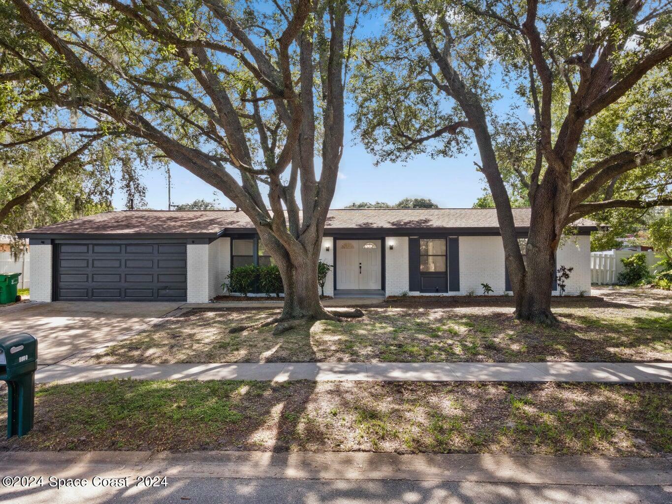 Property Photo:  1860 Robin Hood Avenue  FL 32796 