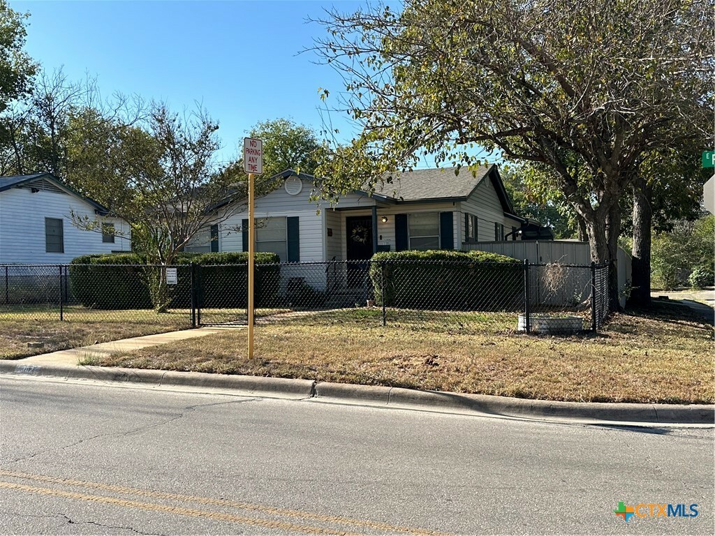 Property Photo: 302 E Fowler Avenue TX 76541