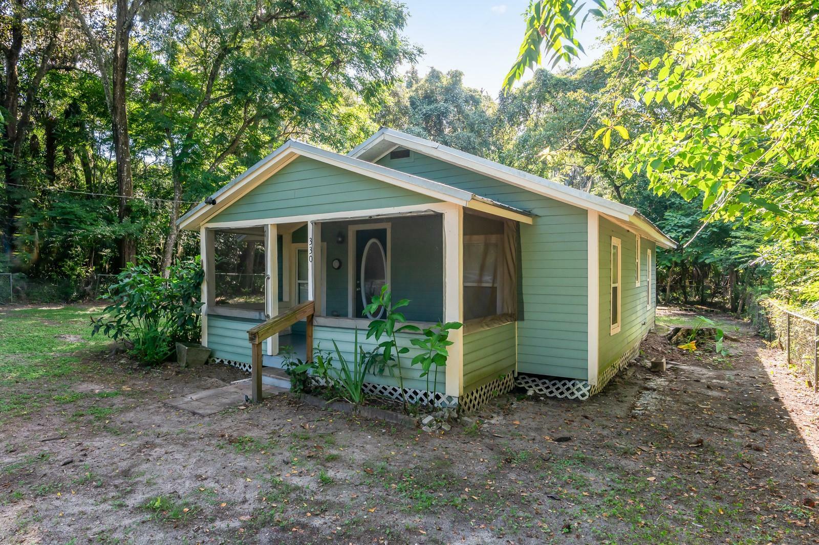 Property Photo: 330 SE 74th Street FL 32641