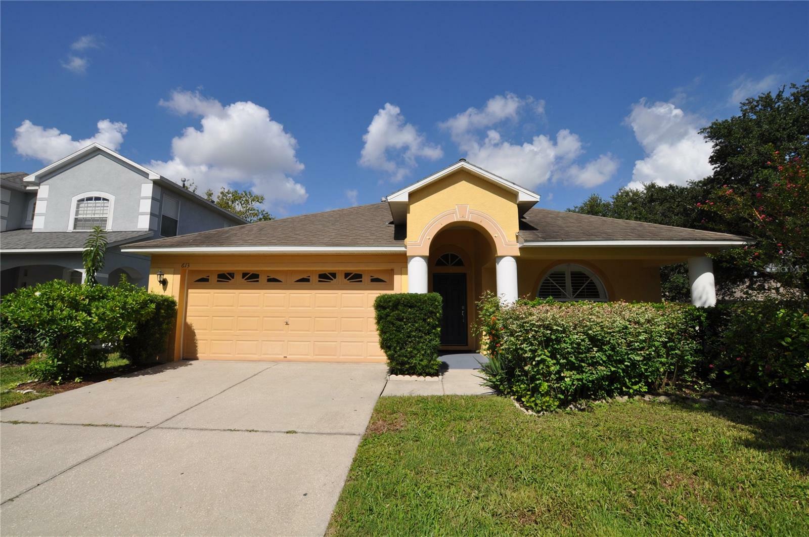 Property Photo:  613 Straw Lake Drive  FL 33510 