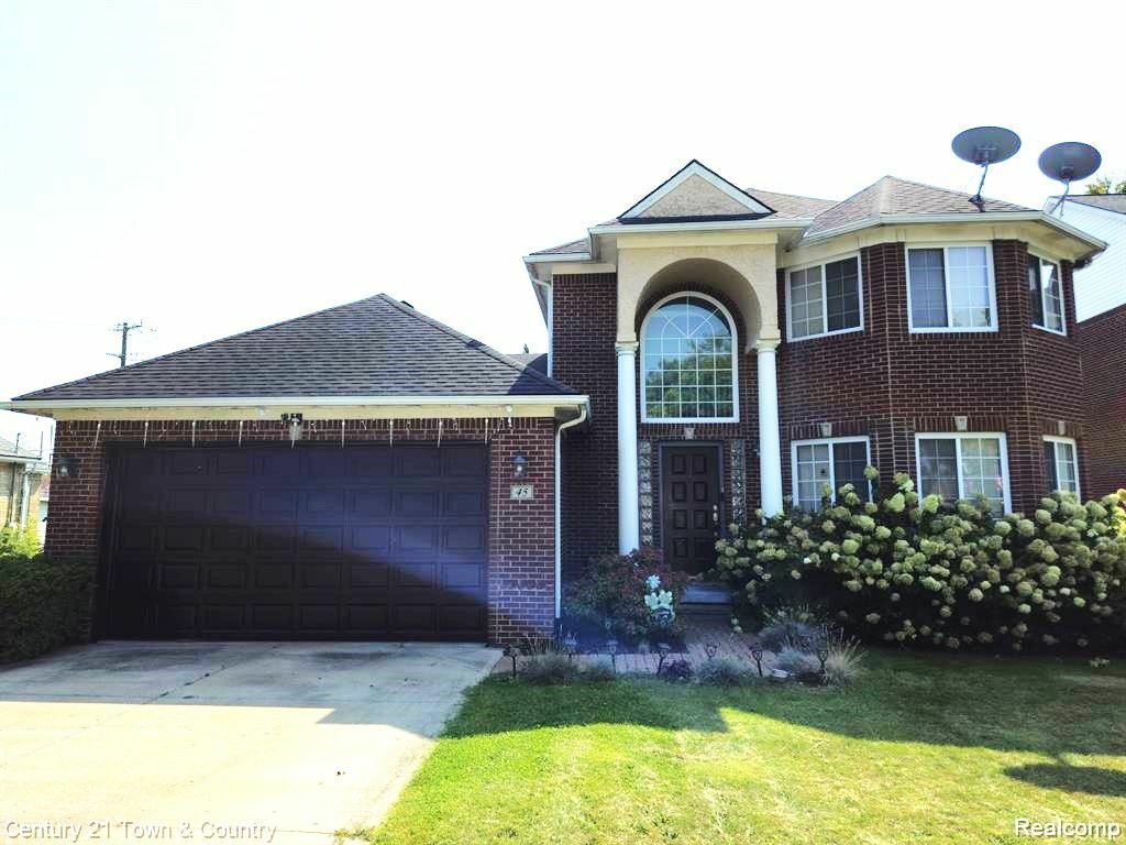 Property Photo:  45 Forthton Drive  MI 48084 5412 