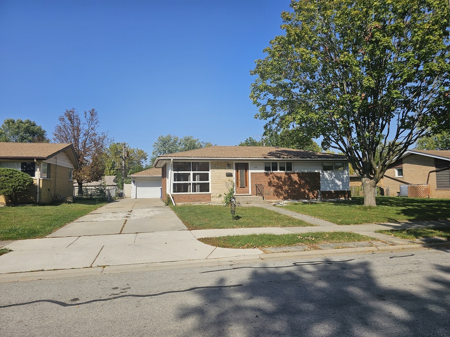 Property Photo:  424 E Drake Avenue  IL 60101 