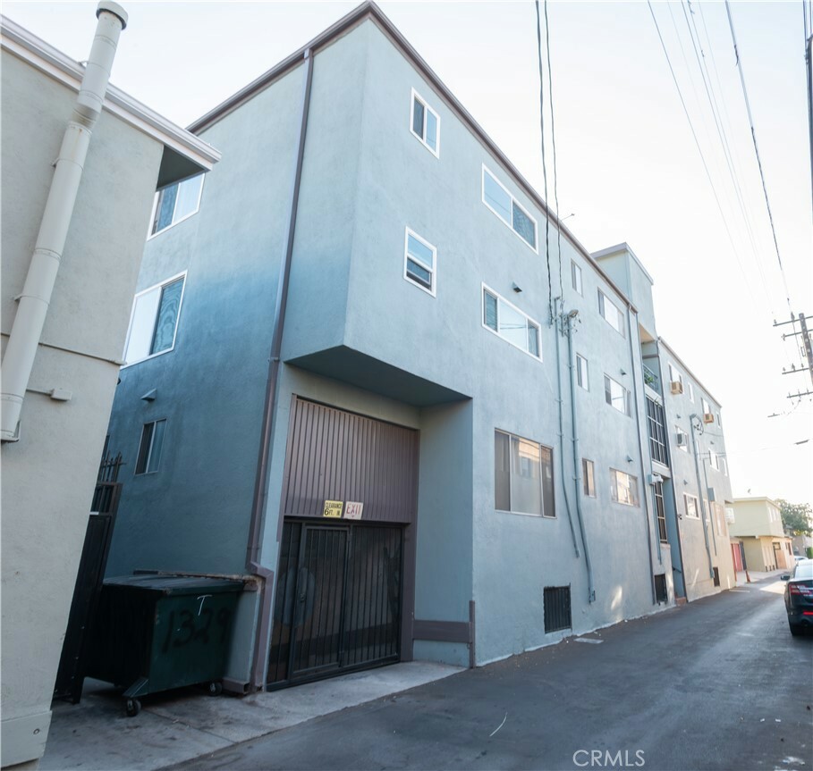 Property Photo:  1329 E 1st Street 10  CA 90802 