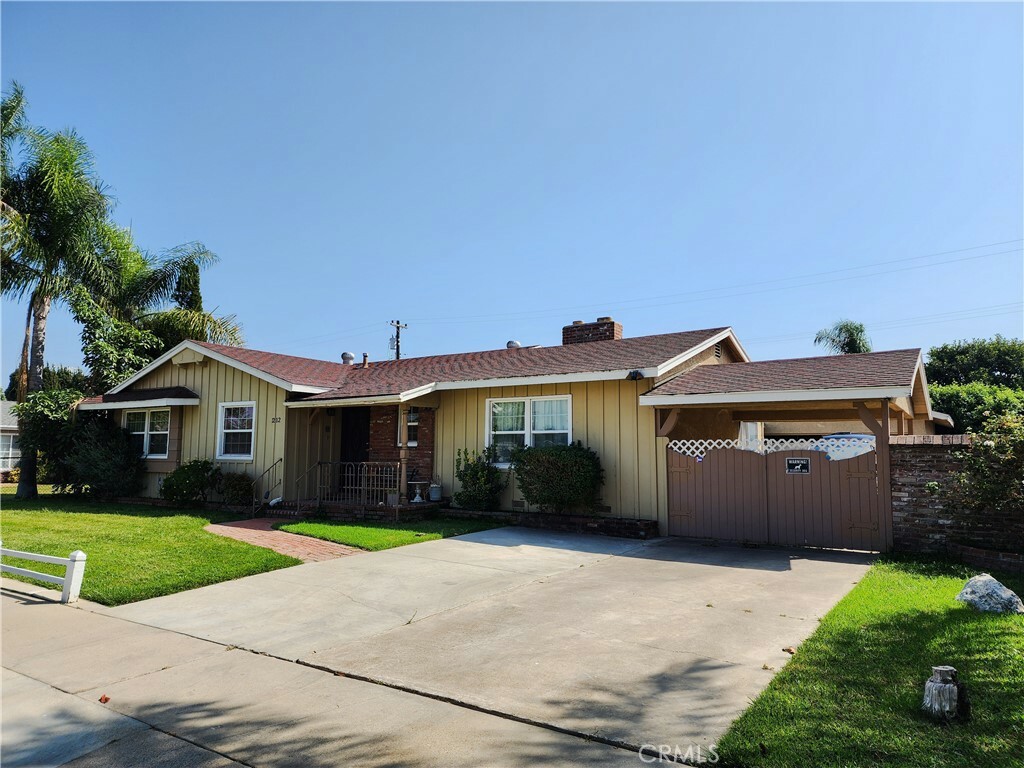 Property Photo:  1212 E Haven Drive  CA 92805 