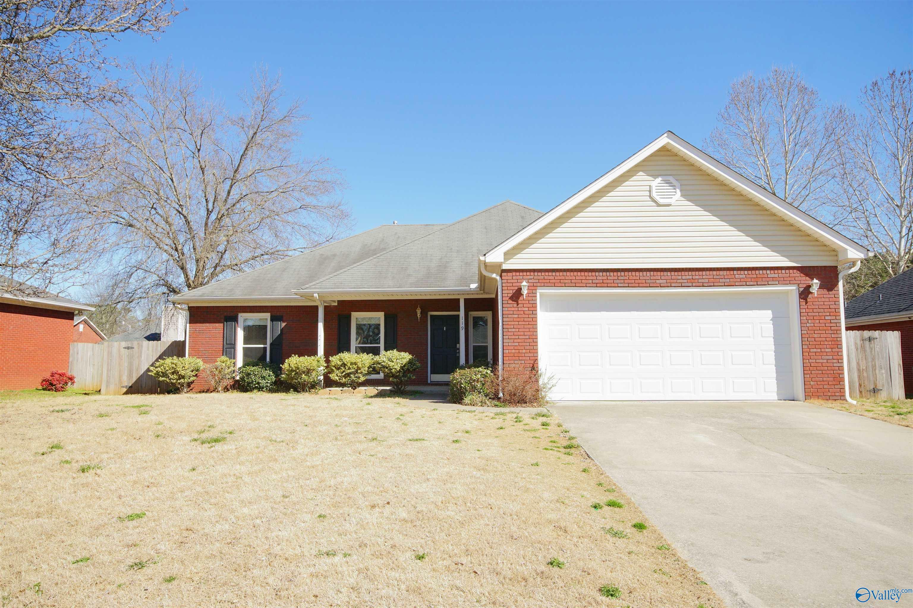 Property Photo:  119 Sunnyfield Drive  AL 35758 