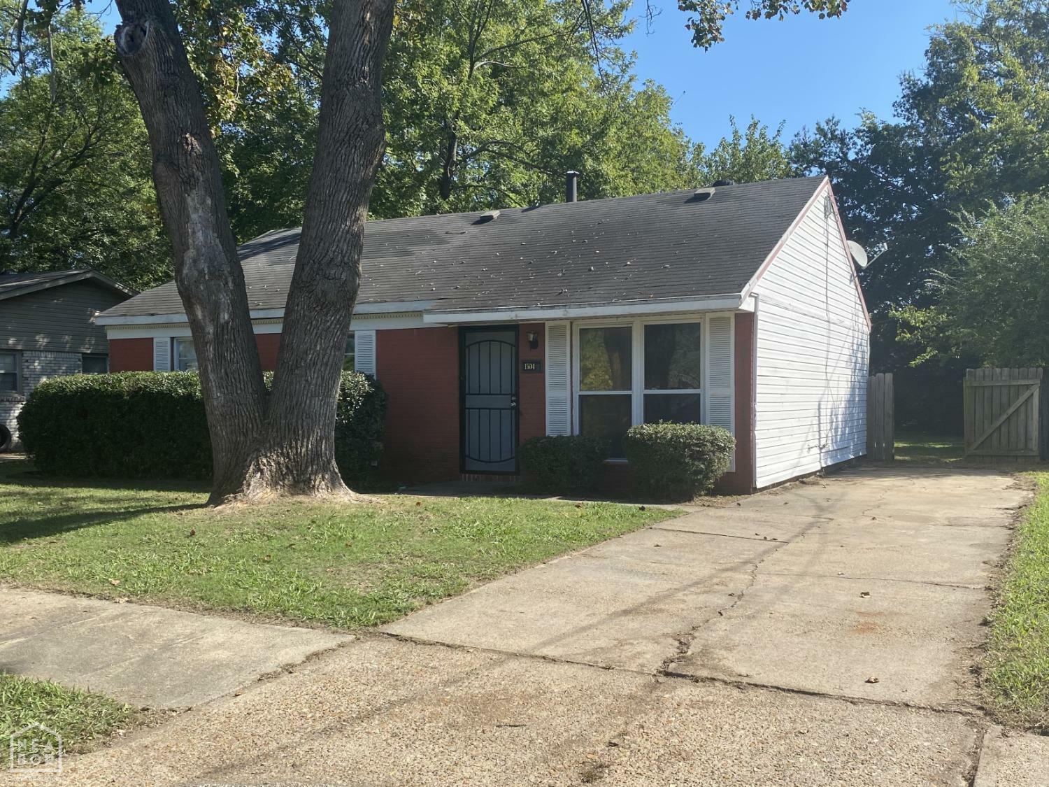 Property Photo:  1504 Brazos Street  AR 72401 