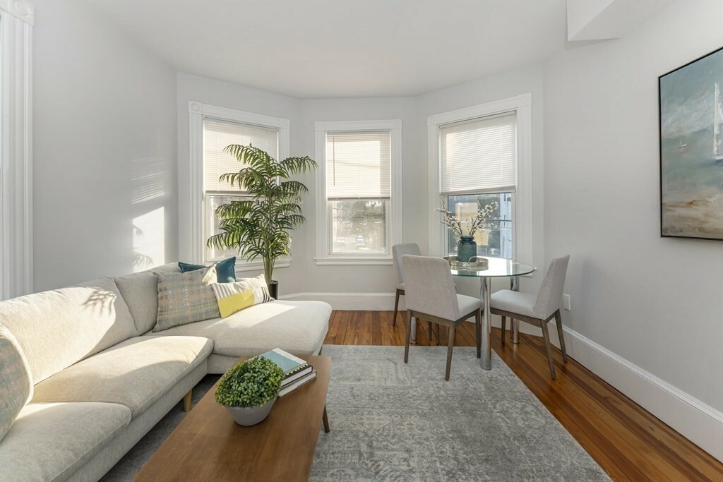 Property Photo:  172 Boylston St 3  MA 02130 