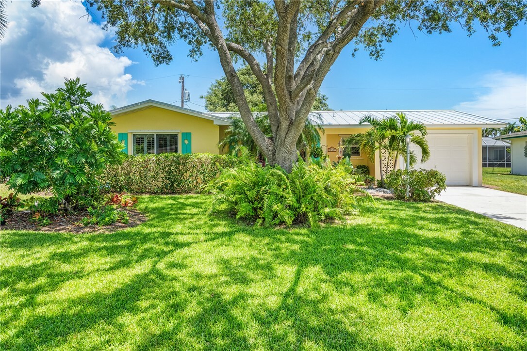 Property Photo: 456 19th Street FL 32960