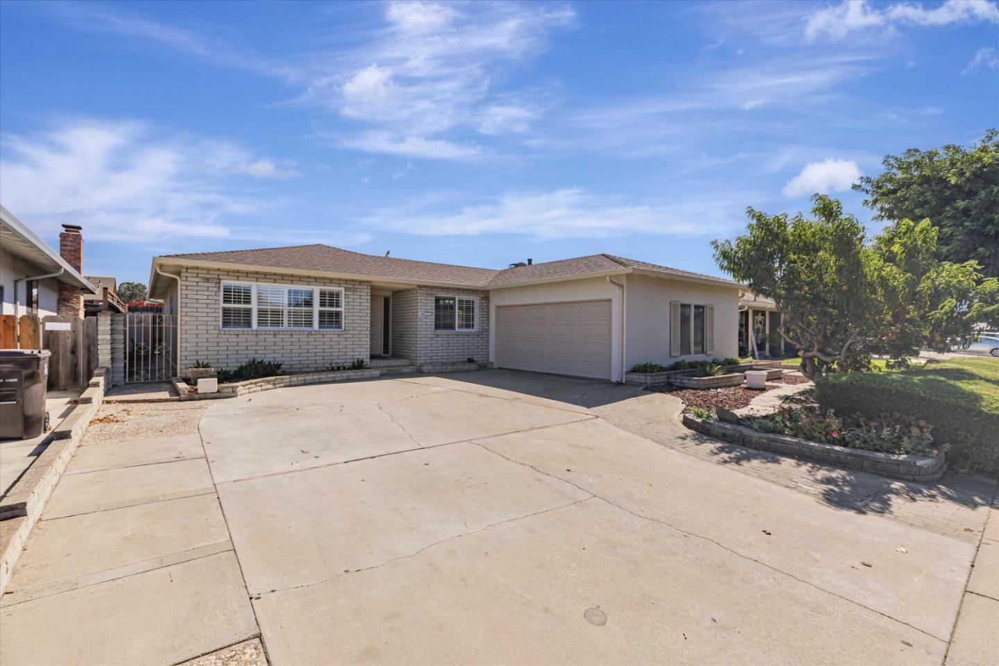 Property Photo:  1077 Sierra Madre Drive  CA 93901 