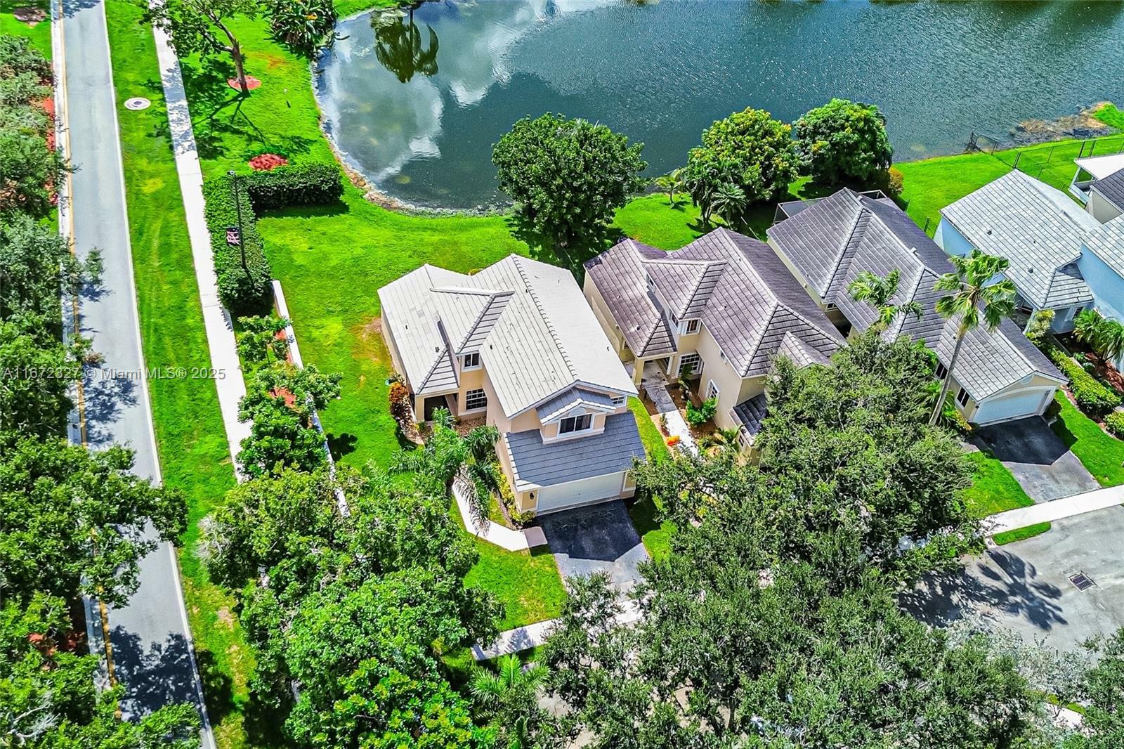 Property Photo: 2913 Myrtle Oak Cir FL 33328
