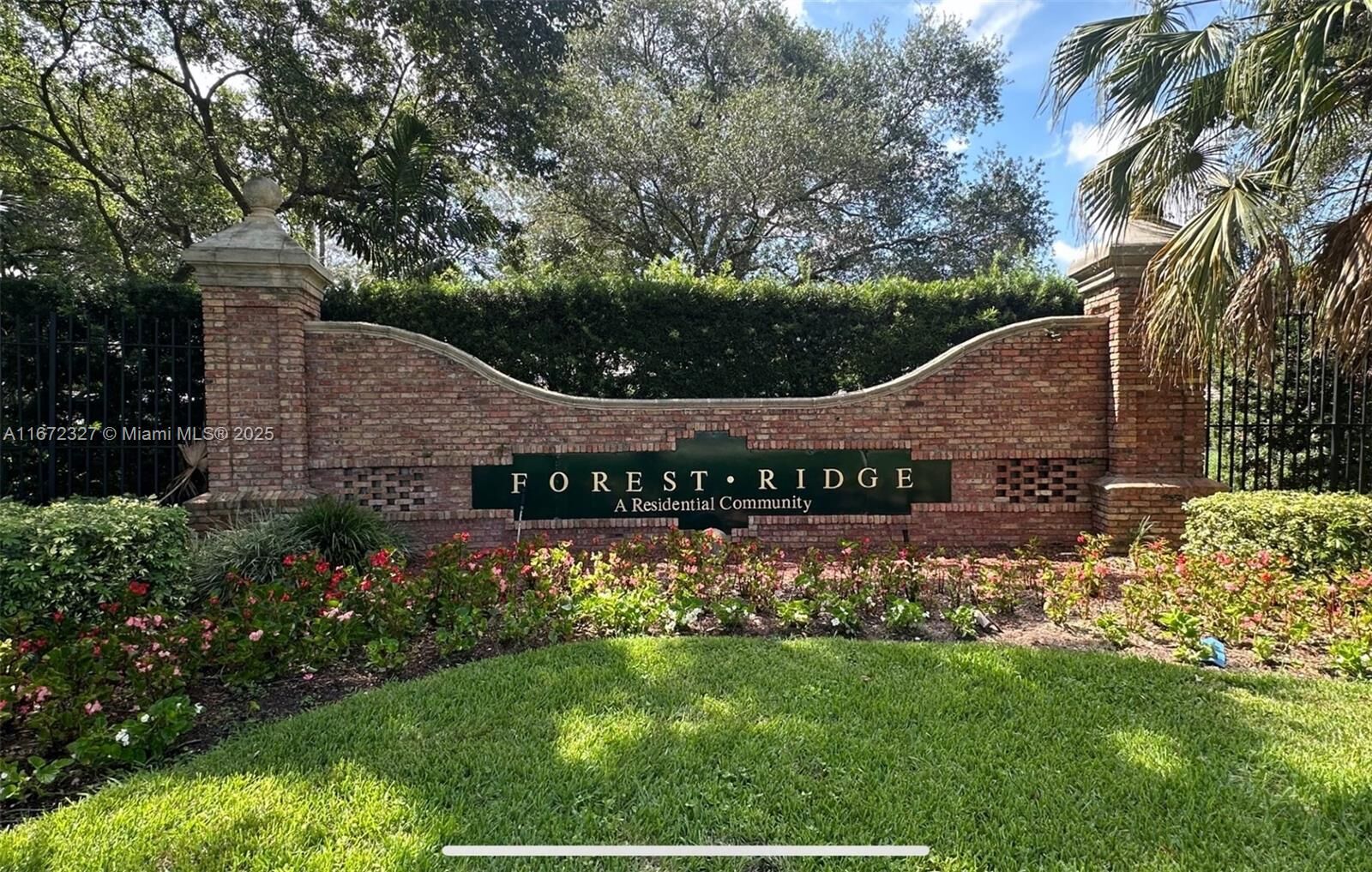 Property Photo:  2913 Myrtle Oak Cir  FL 33328 