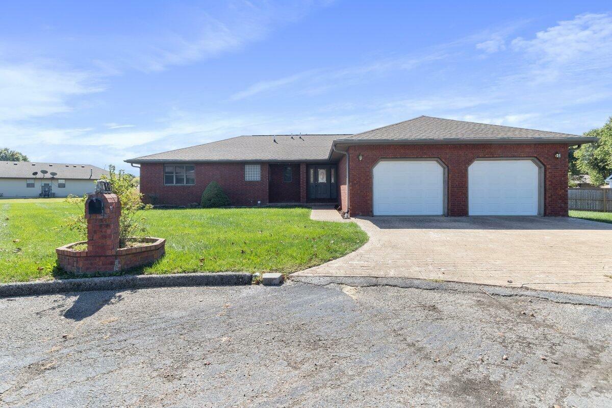 Property Photo: 1603 Davis Circle MO 65711