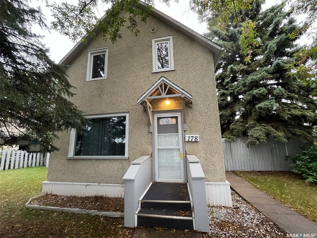 Property Photo: 178 6th Street E SK S6V 0M8