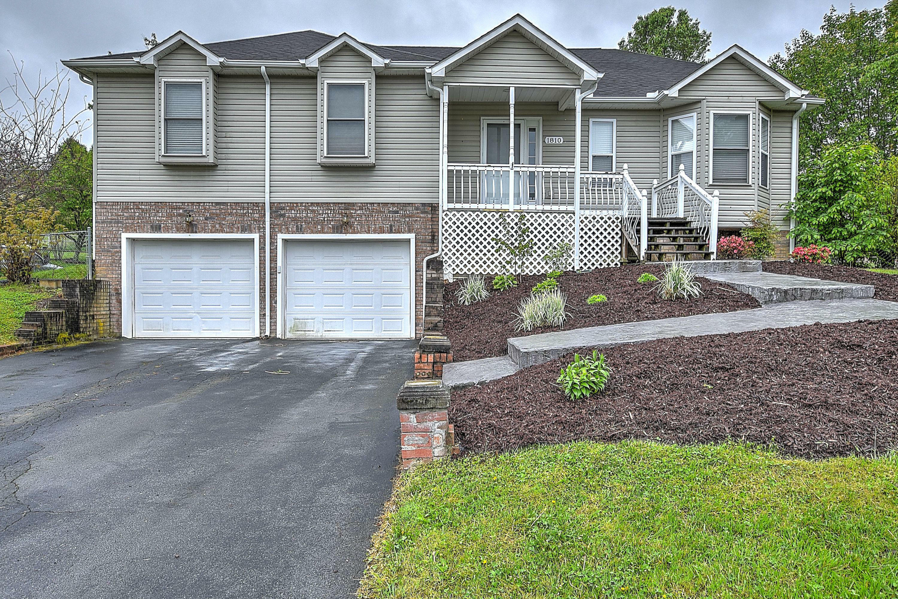 Property Photo:  1810 Lone Oak Road  TN 37604 